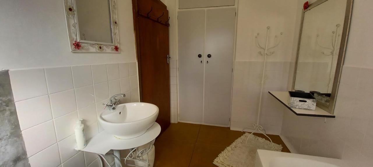 Mitat Guesthouse Beaufort West Exteriör bild