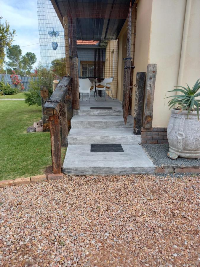 Mitat Guesthouse Beaufort West Exteriör bild